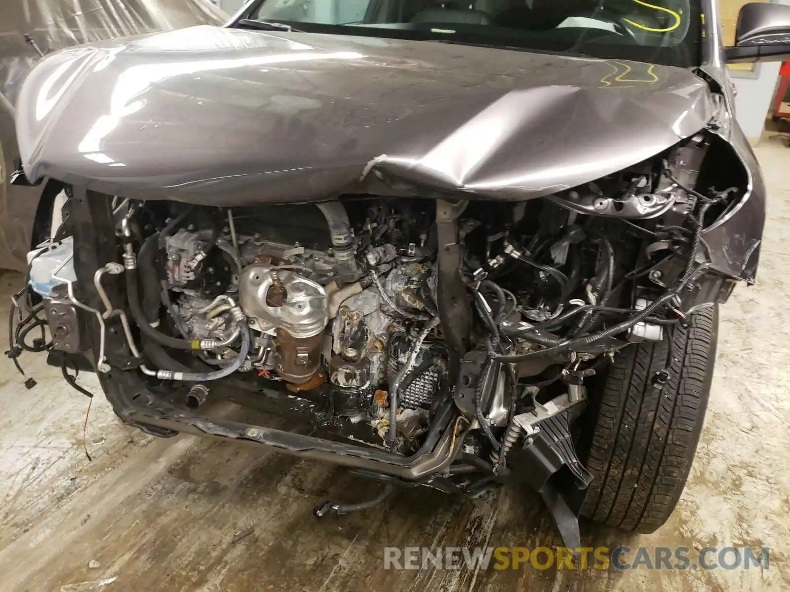 9 Photograph of a damaged car 5TDJZRFH5KS590837 TOYOTA HIGHLANDER 2019