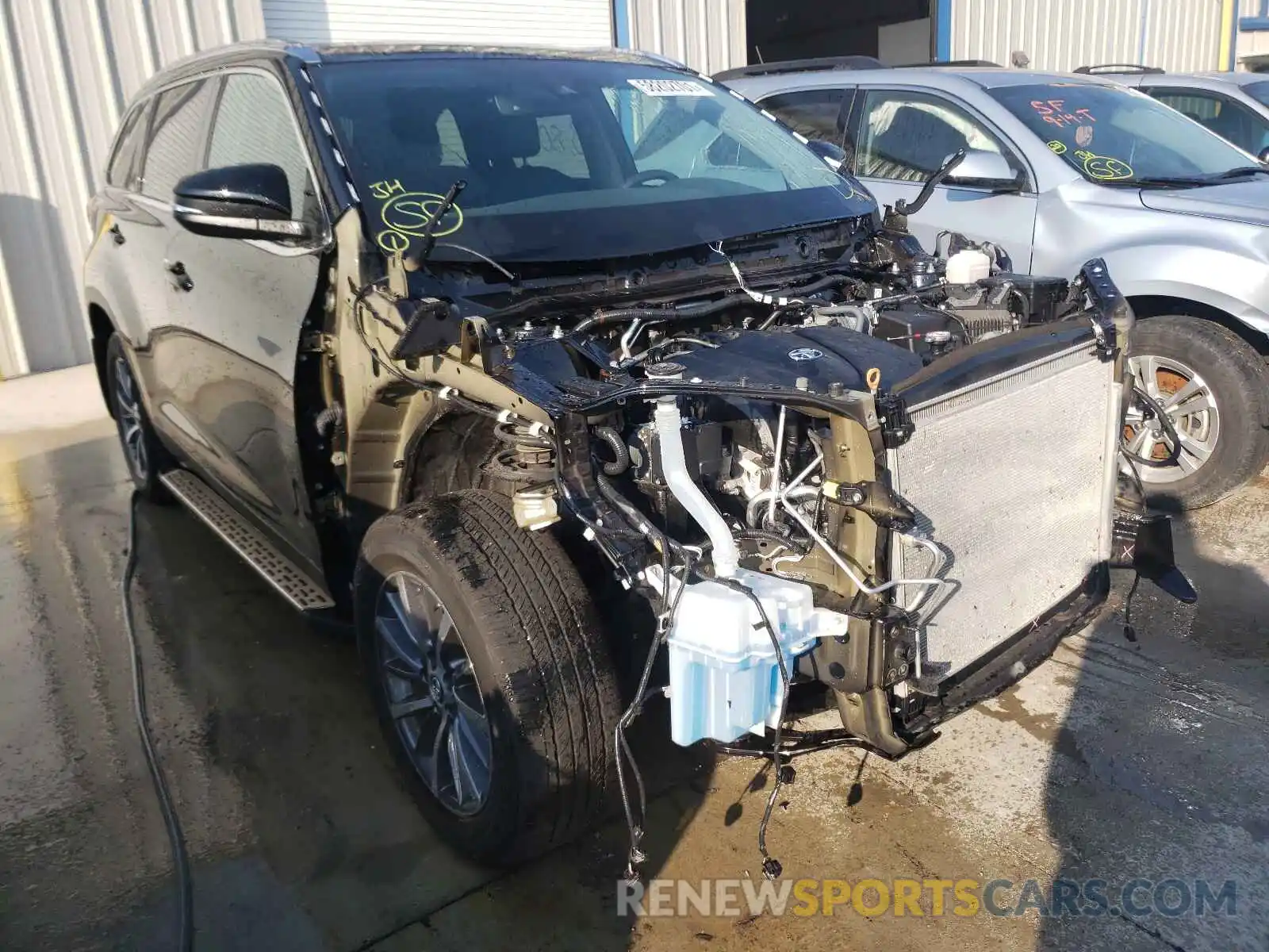 1 Photograph of a damaged car 5TDJZRFH5KS592782 TOYOTA HIGHLANDER 2019