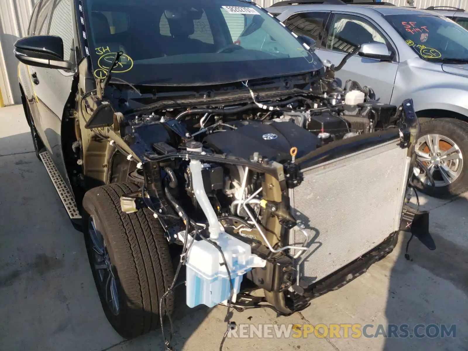 9 Photograph of a damaged car 5TDJZRFH5KS592782 TOYOTA HIGHLANDER 2019