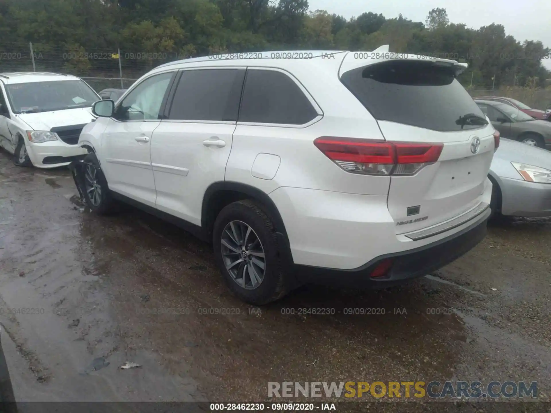 3 Photograph of a damaged car 5TDJZRFH5KS593298 TOYOTA HIGHLANDER 2019