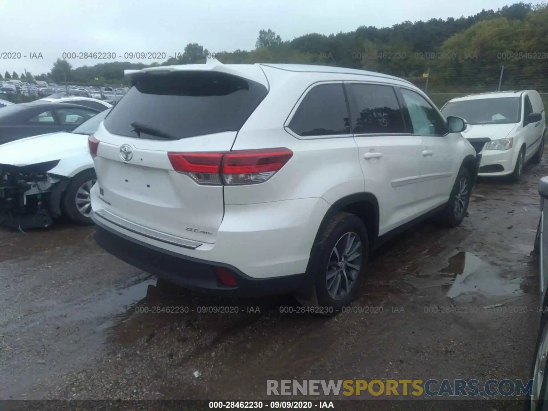 4 Photograph of a damaged car 5TDJZRFH5KS593298 TOYOTA HIGHLANDER 2019