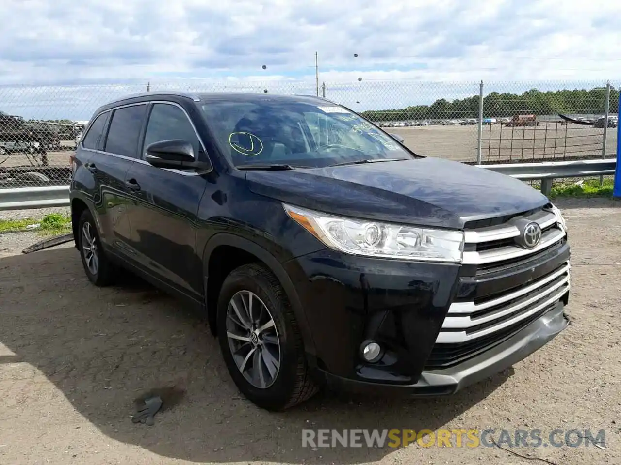 1 Photograph of a damaged car 5TDJZRFH5KS594855 TOYOTA HIGHLANDER 2019