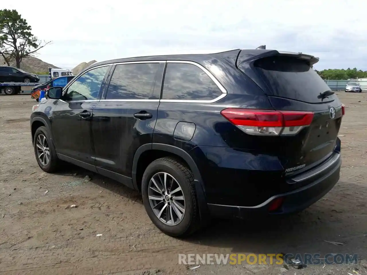 3 Photograph of a damaged car 5TDJZRFH5KS594855 TOYOTA HIGHLANDER 2019