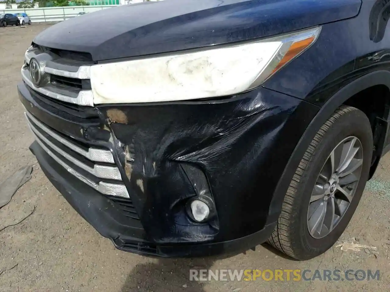 9 Photograph of a damaged car 5TDJZRFH5KS594855 TOYOTA HIGHLANDER 2019