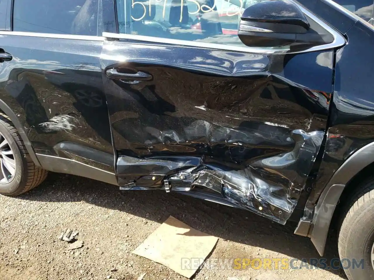 9 Photograph of a damaged car 5TDJZRFH5KS595181 TOYOTA HIGHLANDER 2019