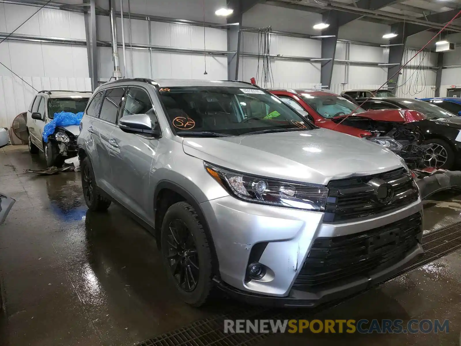 1 Photograph of a damaged car 5TDJZRFH5KS595276 TOYOTA HIGHLANDER 2019