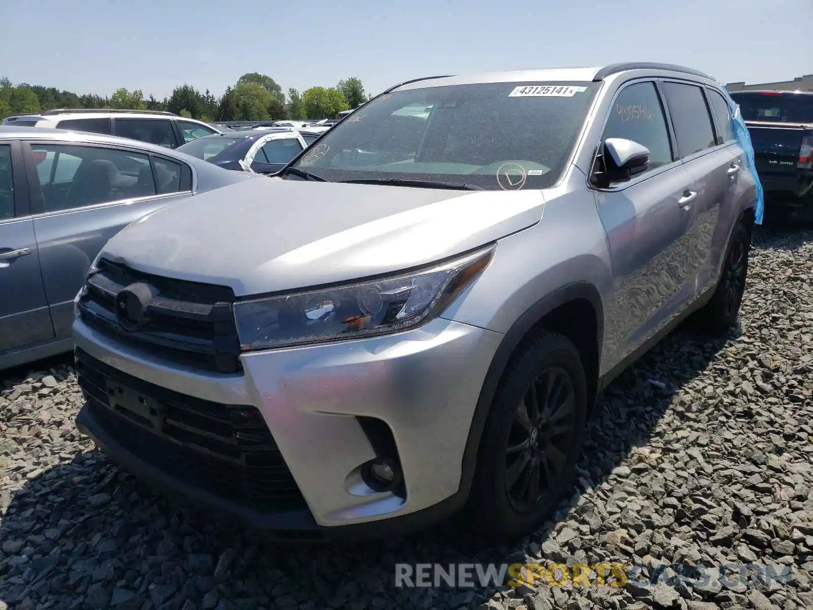 2 Photograph of a damaged car 5TDJZRFH5KS595276 TOYOTA HIGHLANDER 2019