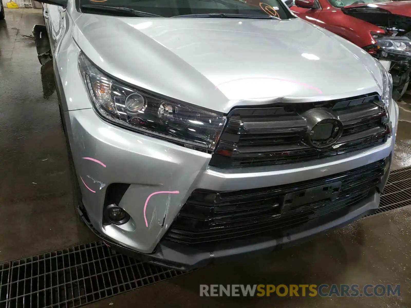 9 Photograph of a damaged car 5TDJZRFH5KS595276 TOYOTA HIGHLANDER 2019