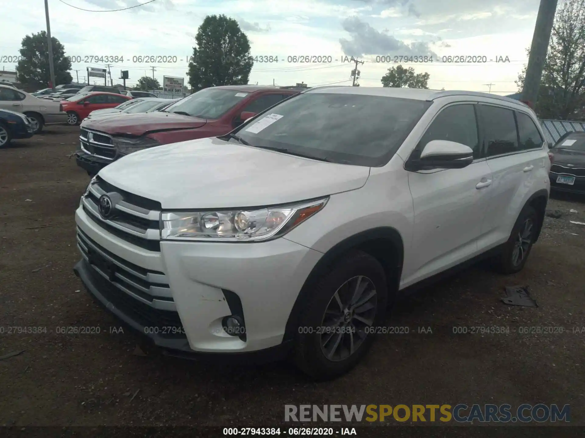 2 Photograph of a damaged car 5TDJZRFH5KS595326 TOYOTA HIGHLANDER 2019