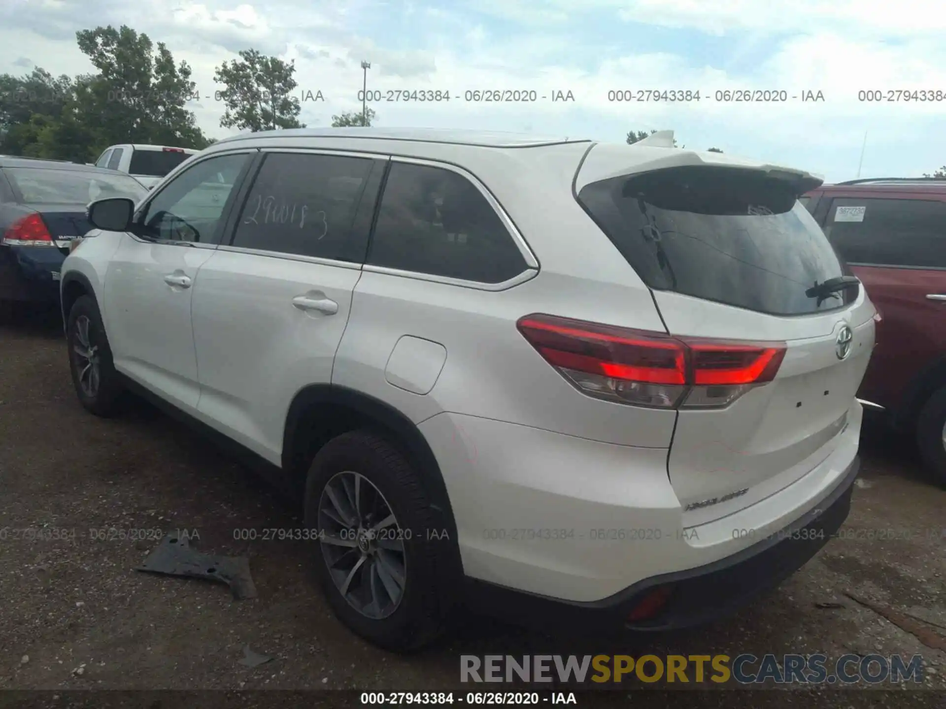 3 Photograph of a damaged car 5TDJZRFH5KS595326 TOYOTA HIGHLANDER 2019