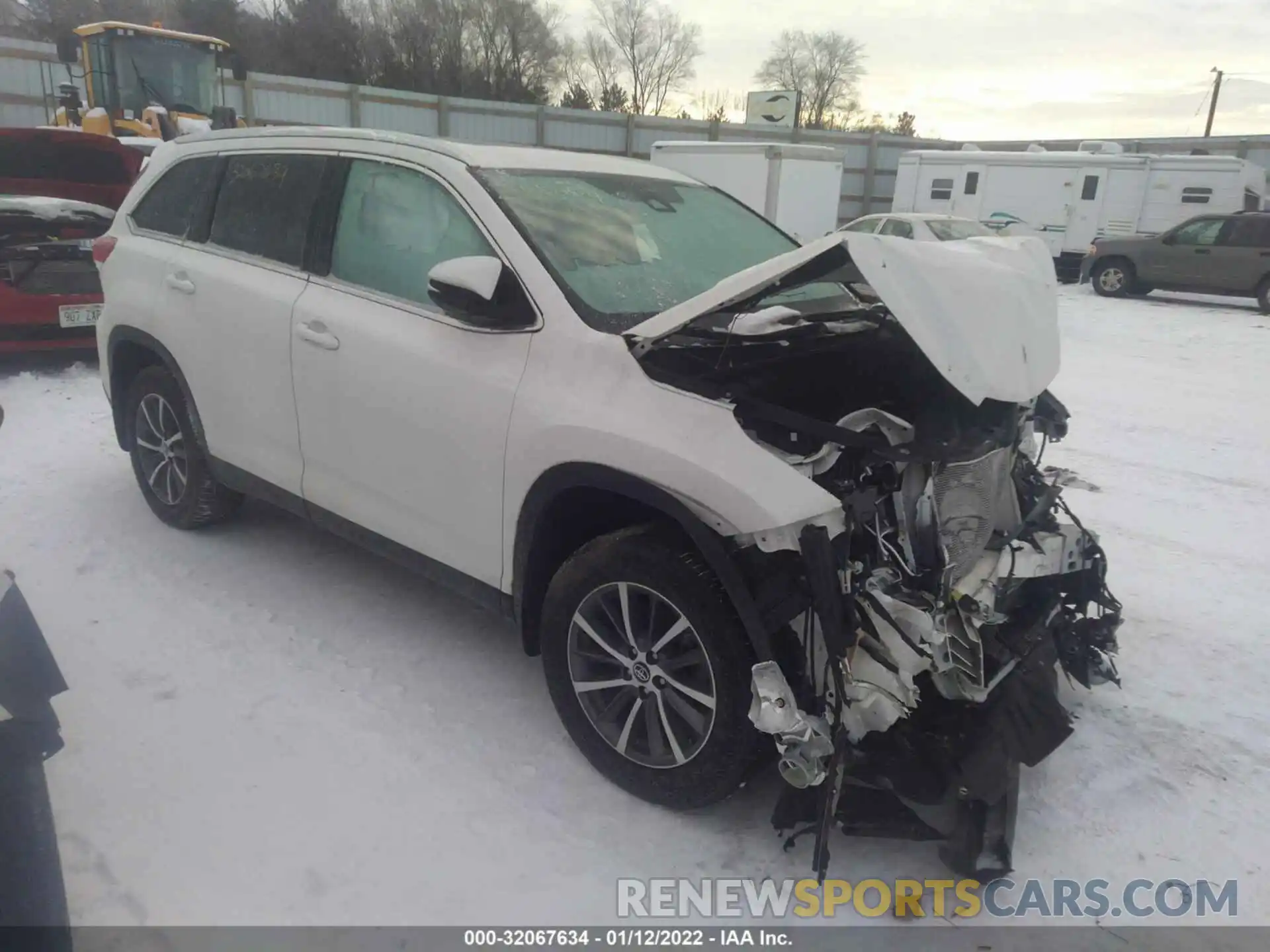 1 Photograph of a damaged car 5TDJZRFH5KS598016 TOYOTA HIGHLANDER 2019