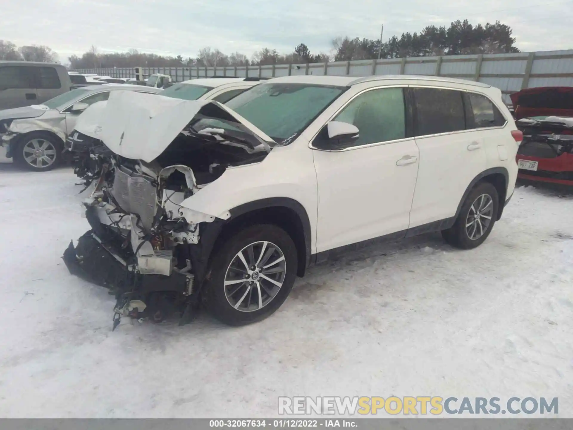 2 Photograph of a damaged car 5TDJZRFH5KS598016 TOYOTA HIGHLANDER 2019