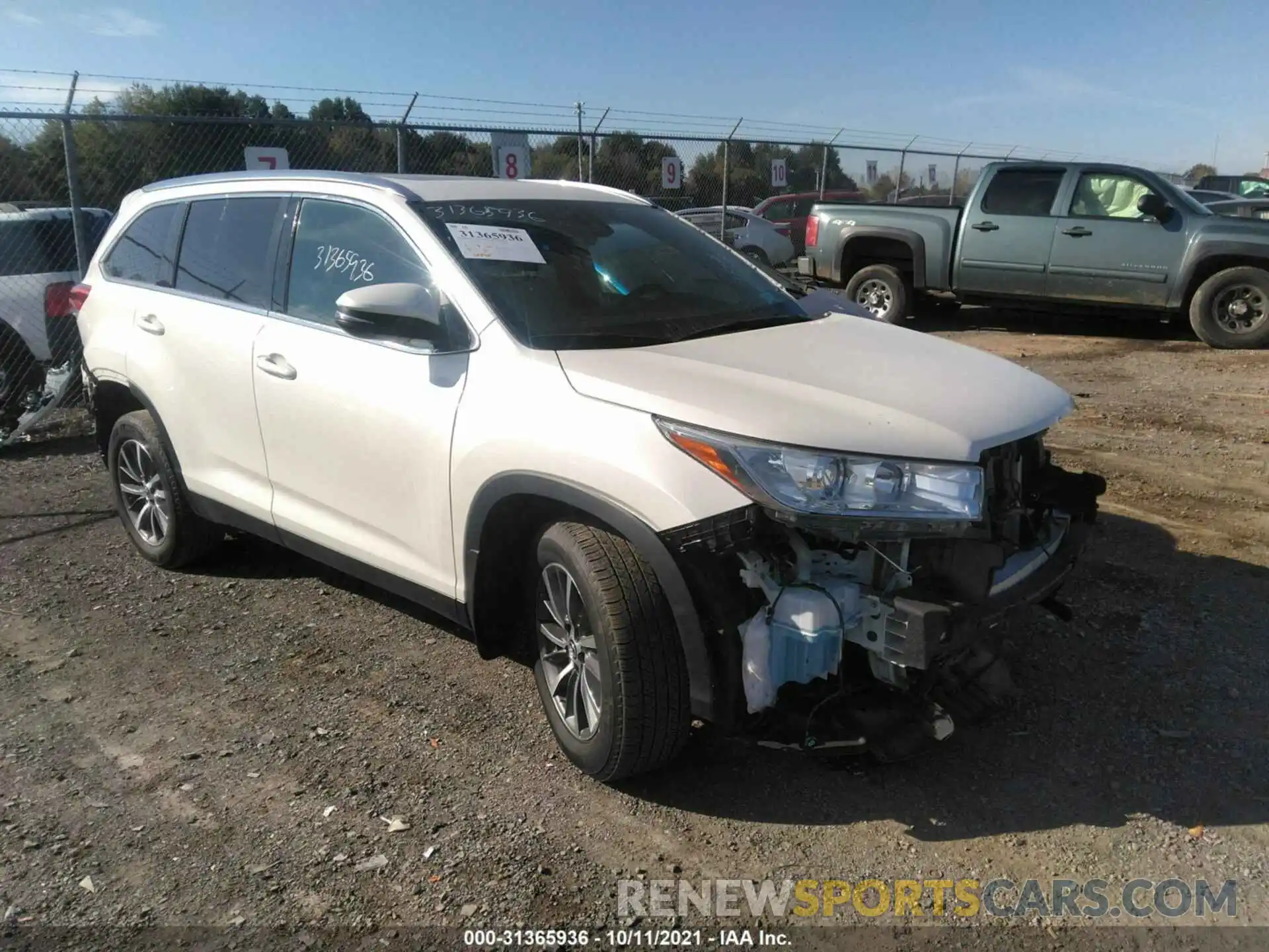 1 Photograph of a damaged car 5TDJZRFH5KS598517 TOYOTA HIGHLANDER 2019