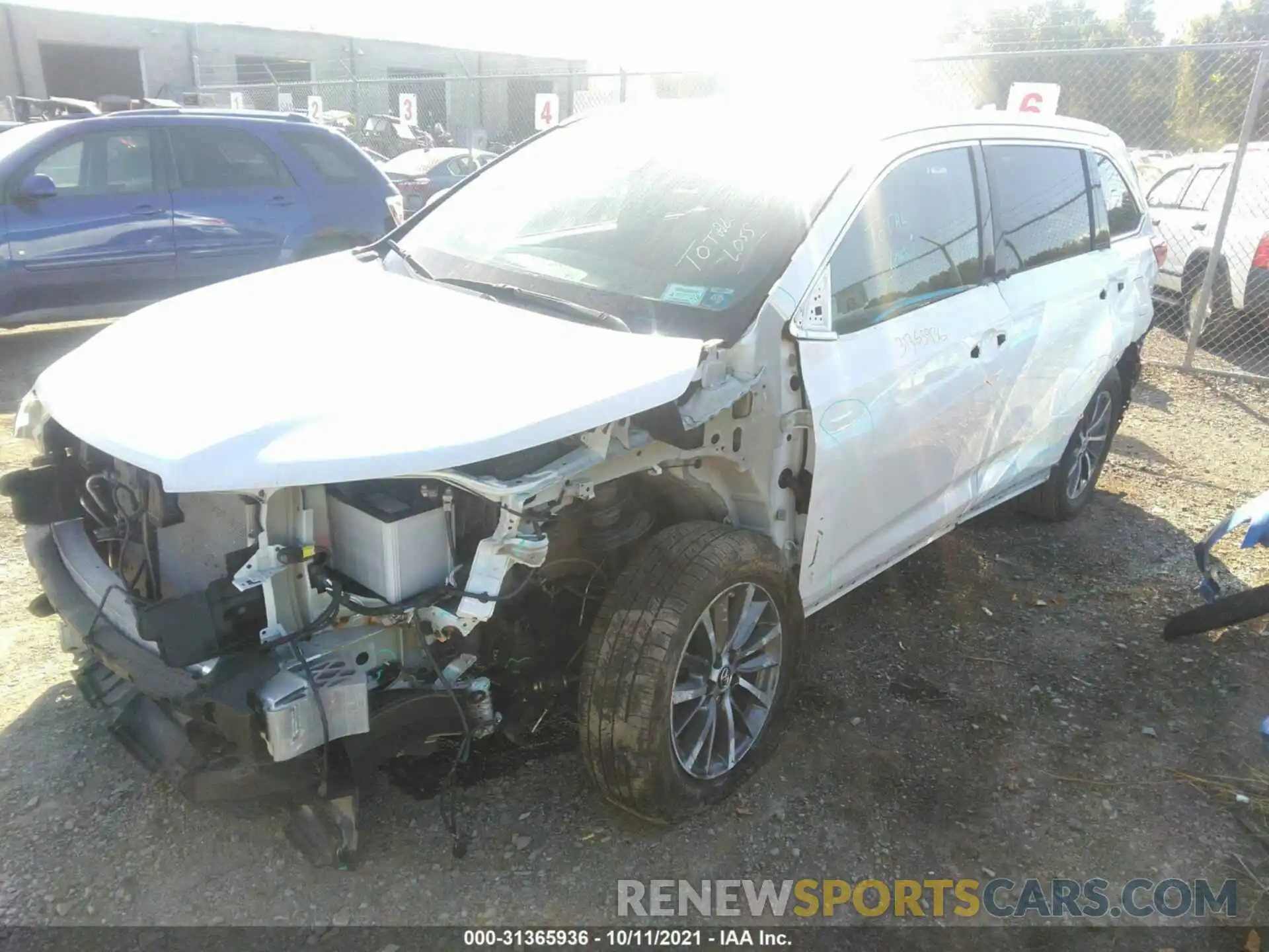 2 Photograph of a damaged car 5TDJZRFH5KS598517 TOYOTA HIGHLANDER 2019