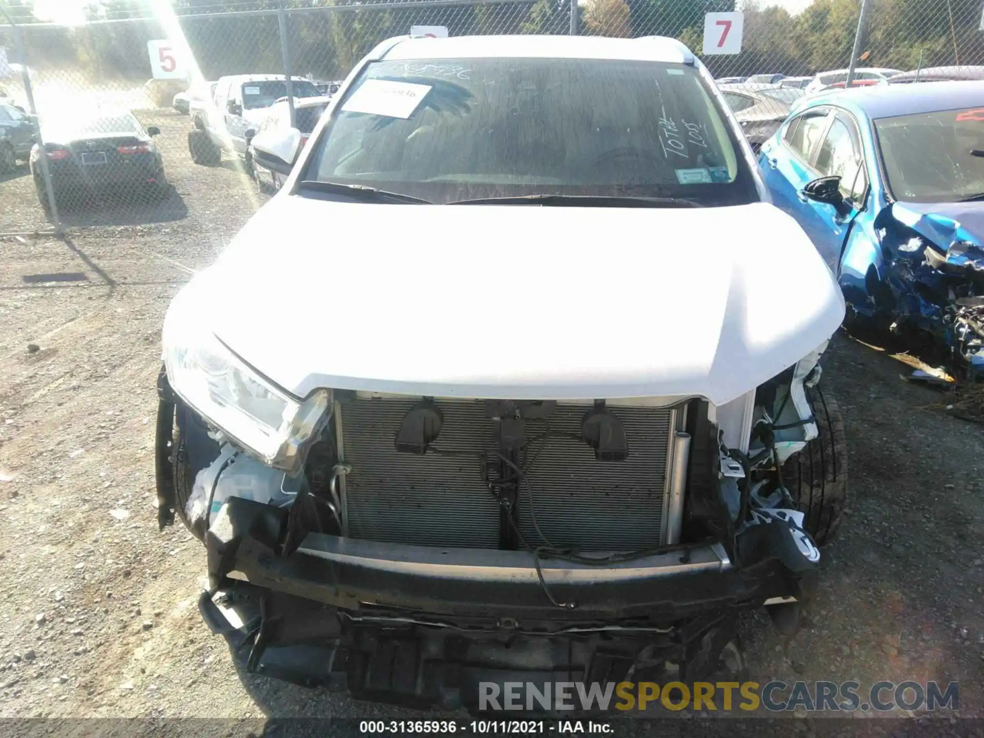 6 Photograph of a damaged car 5TDJZRFH5KS598517 TOYOTA HIGHLANDER 2019