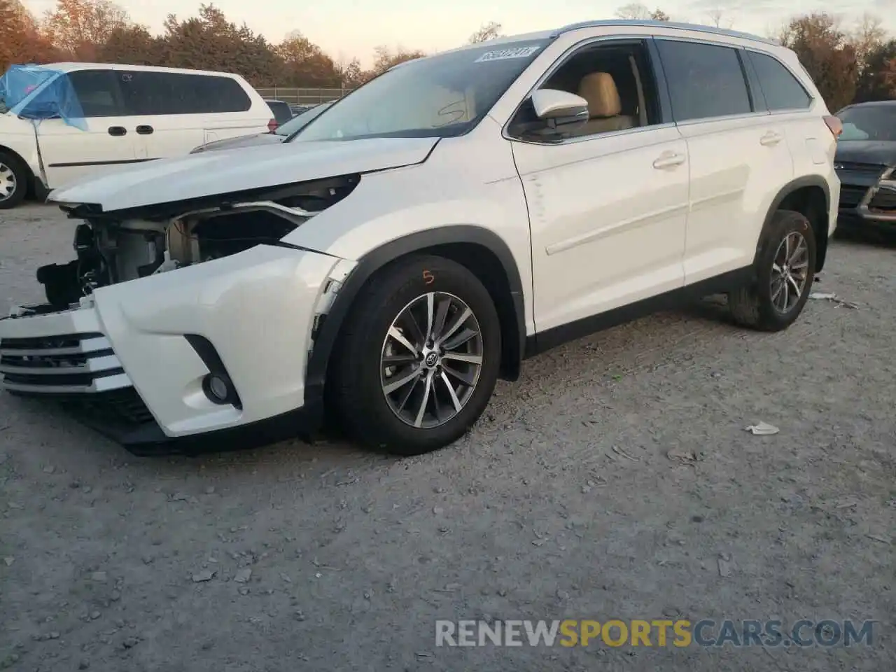 2 Photograph of a damaged car 5TDJZRFH5KS599988 TOYOTA HIGHLANDER 2019