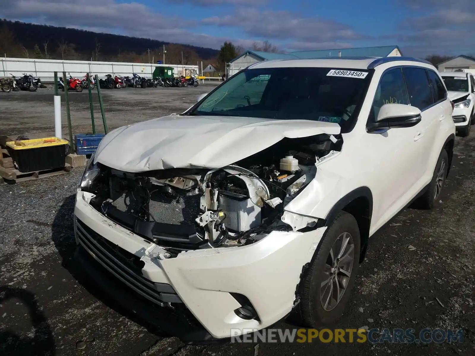 2 Photograph of a damaged car 5TDJZRFH5KS600797 TOYOTA HIGHLANDER 2019