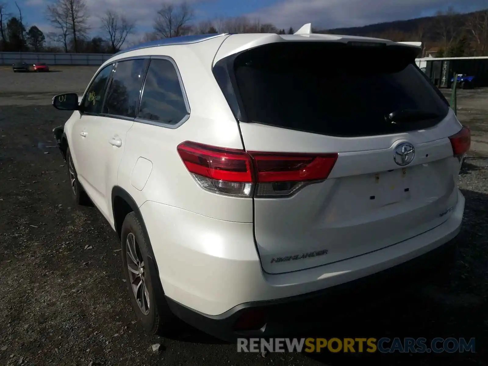 3 Photograph of a damaged car 5TDJZRFH5KS600797 TOYOTA HIGHLANDER 2019