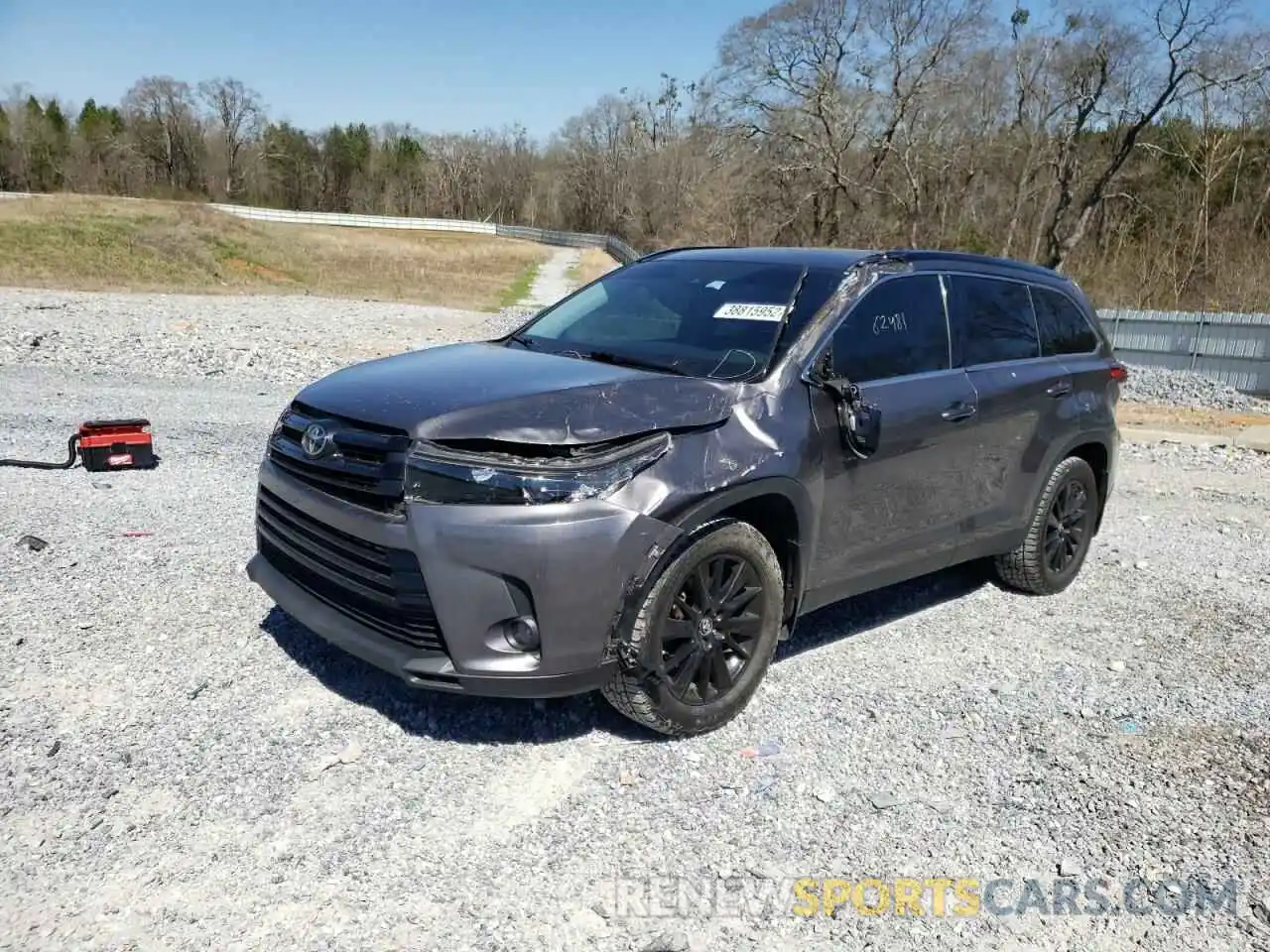 2 Photograph of a damaged car 5TDJZRFH5KS601044 TOYOTA HIGHLANDER 2019