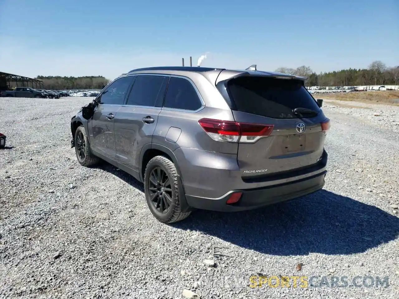 3 Photograph of a damaged car 5TDJZRFH5KS601044 TOYOTA HIGHLANDER 2019