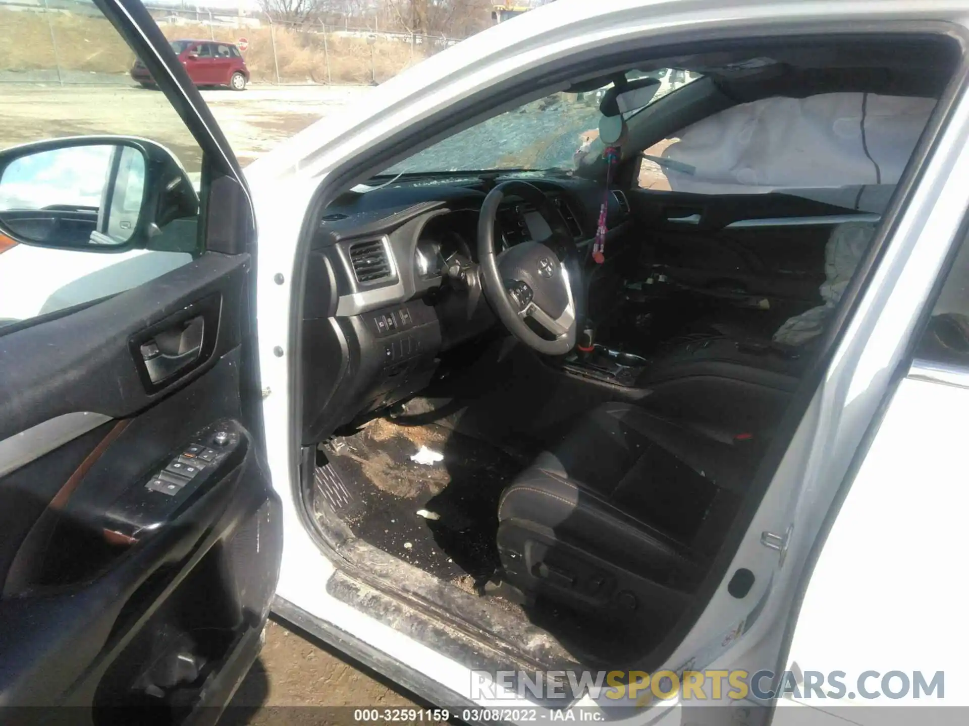 5 Photograph of a damaged car 5TDJZRFH5KS604011 TOYOTA HIGHLANDER 2019