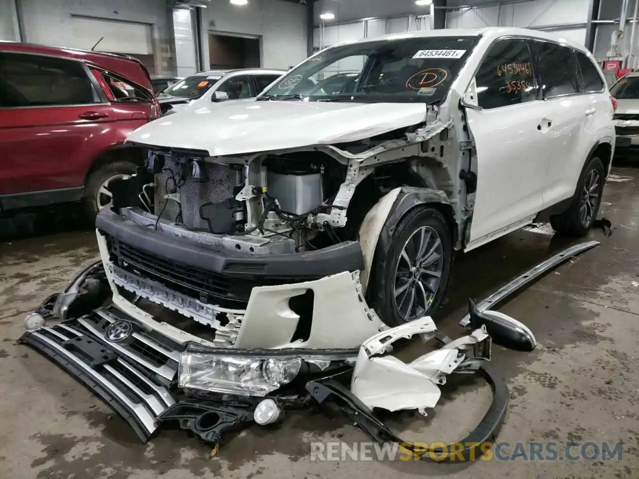 2 Photograph of a damaged car 5TDJZRFH5KS604395 TOYOTA HIGHLANDER 2019