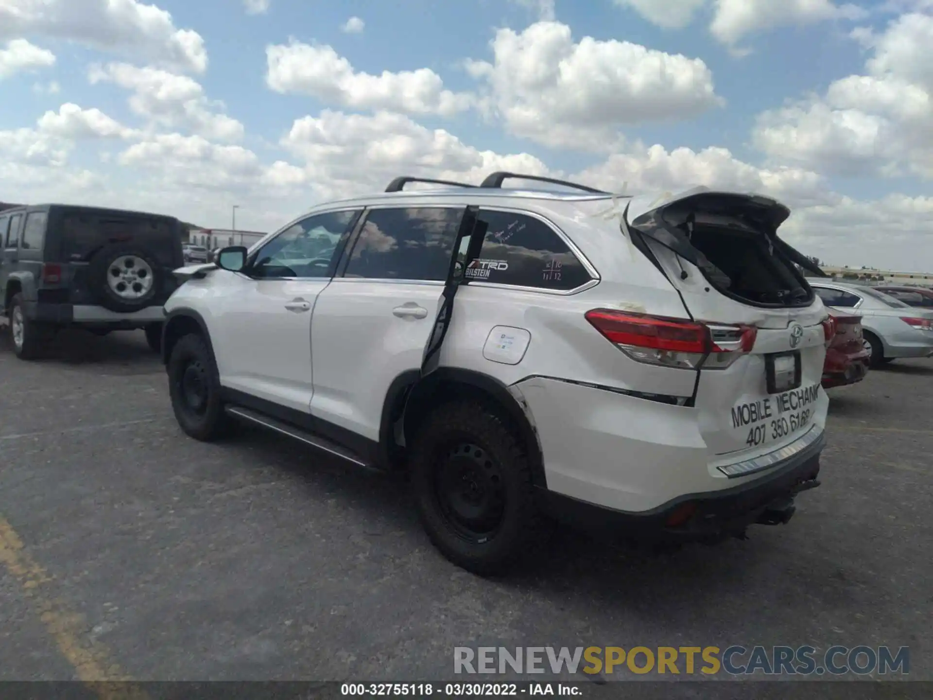 3 Photograph of a damaged car 5TDJZRFH5KS605322 TOYOTA HIGHLANDER 2019