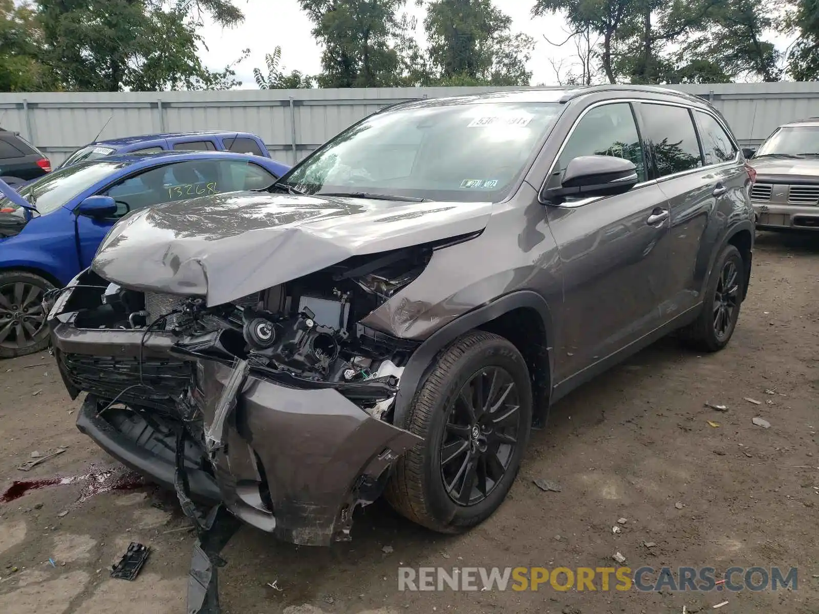 2 Photograph of a damaged car 5TDJZRFH5KS605997 TOYOTA HIGHLANDER 2019