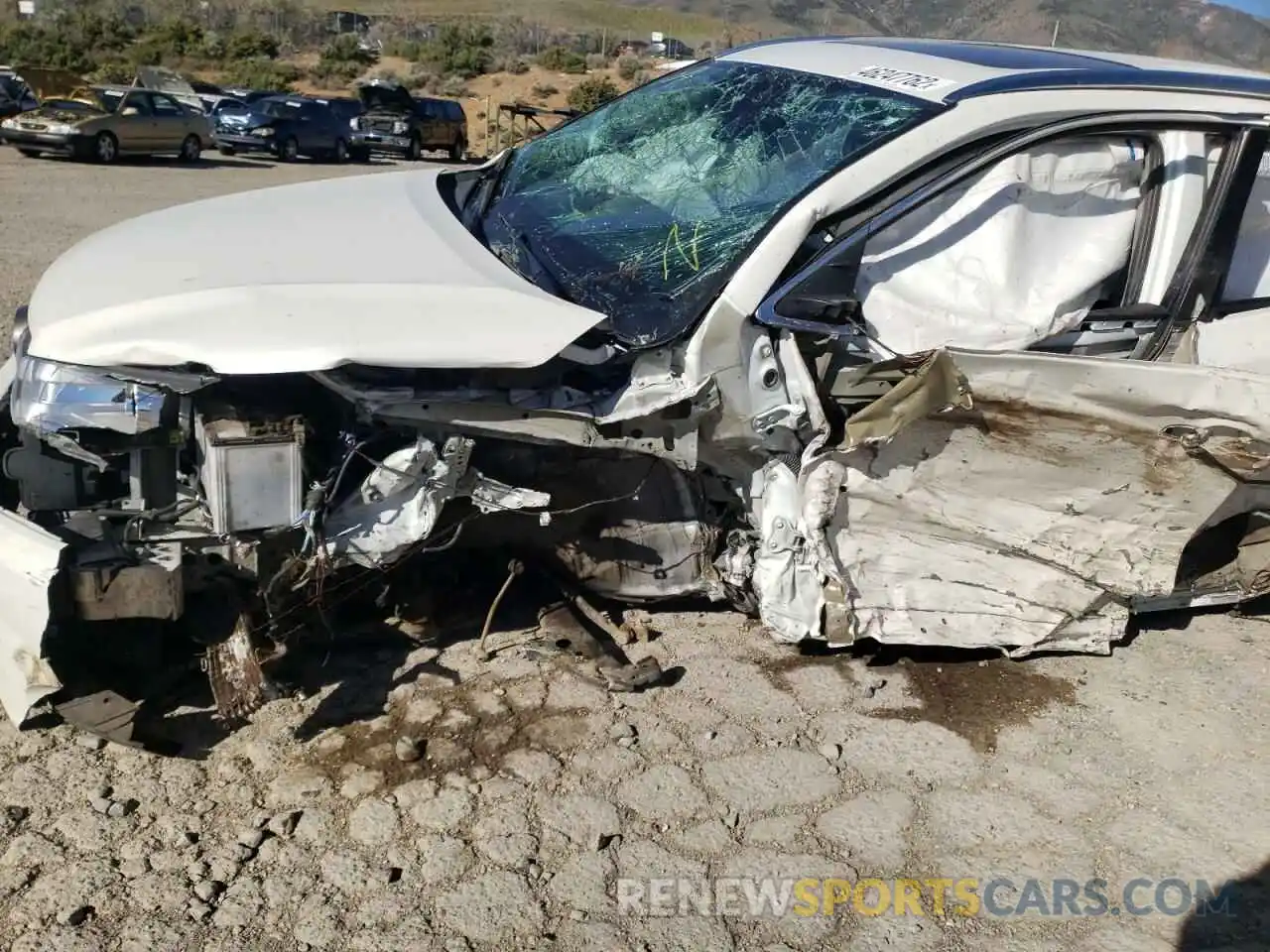 9 Photograph of a damaged car 5TDJZRFH5KS606714 TOYOTA HIGHLANDER 2019