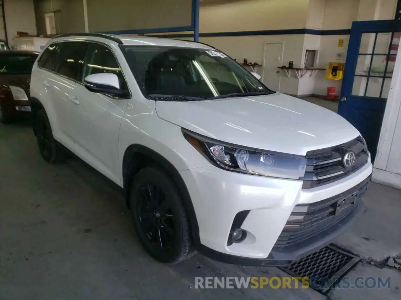 1 Photograph of a damaged car 5TDJZRFH5KS606762 TOYOTA HIGHLANDER 2019