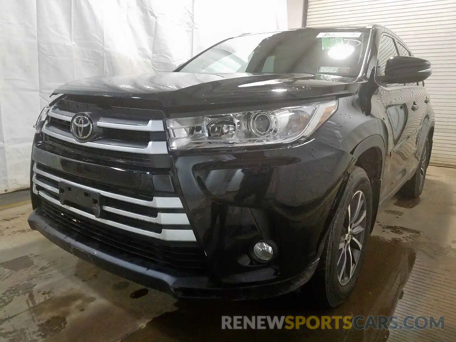 2 Photograph of a damaged car 5TDJZRFH5KS606826 TOYOTA HIGHLANDER 2019