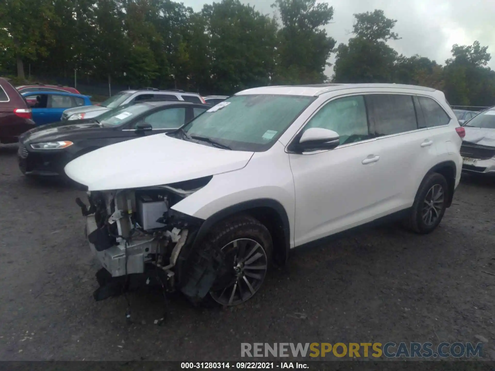 2 Photograph of a damaged car 5TDJZRFH5KS606941 TOYOTA HIGHLANDER 2019