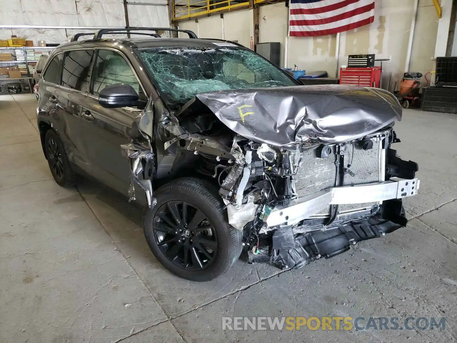 1 Photograph of a damaged car 5TDJZRFH5KS607068 TOYOTA HIGHLANDER 2019