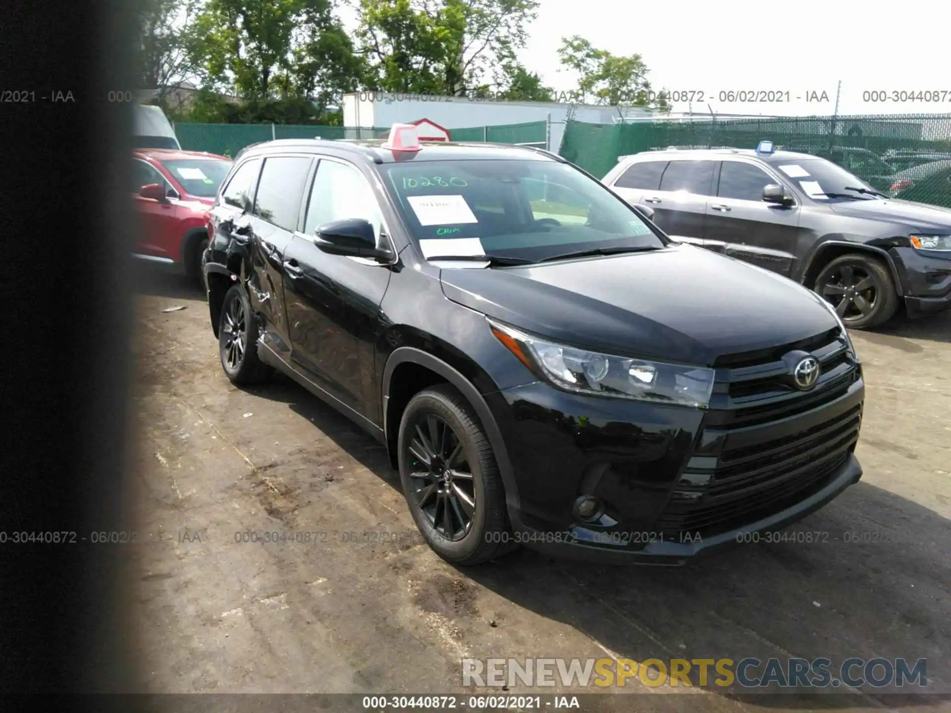 1 Photograph of a damaged car 5TDJZRFH5KS608883 TOYOTA HIGHLANDER 2019