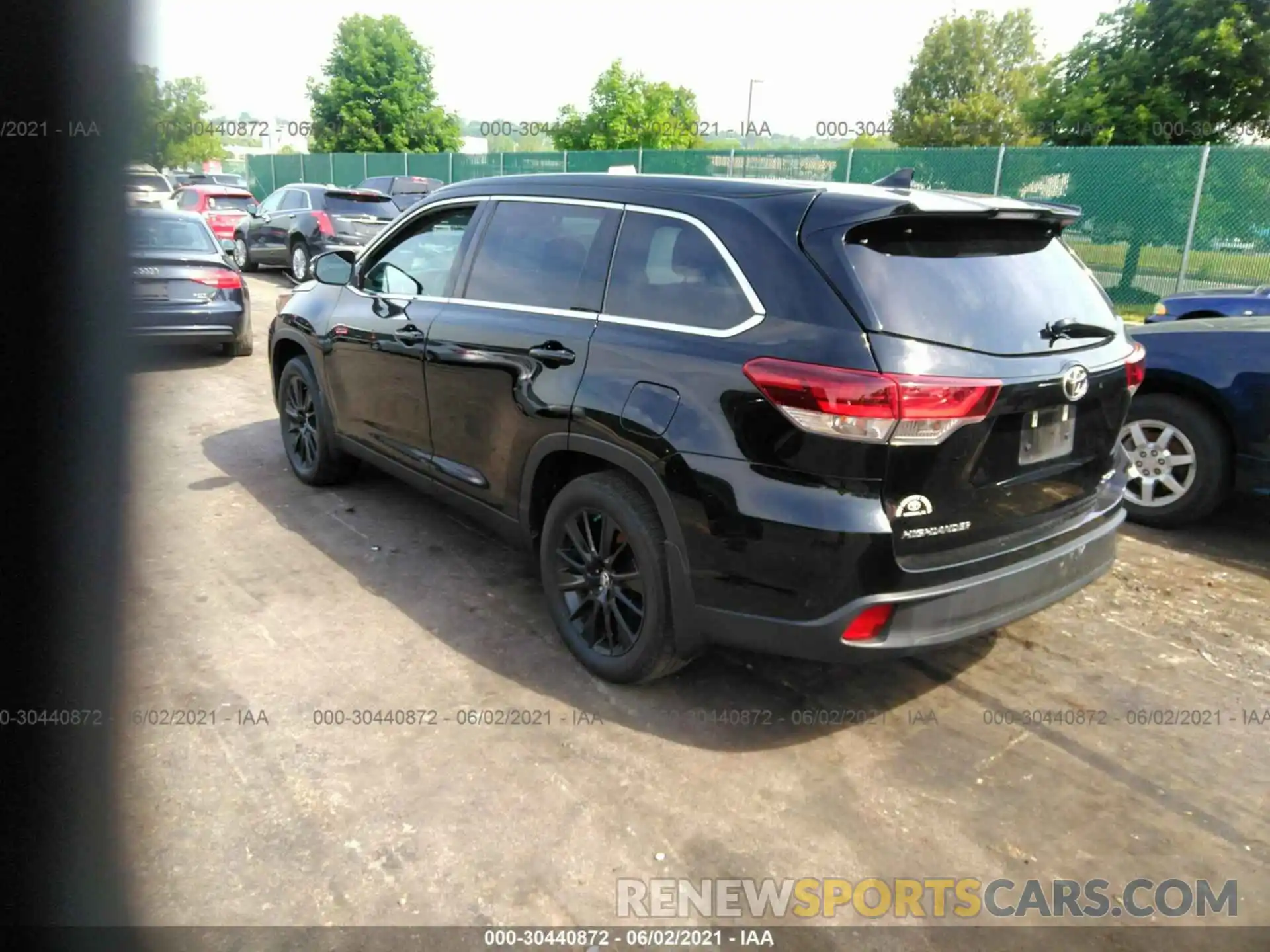 3 Photograph of a damaged car 5TDJZRFH5KS608883 TOYOTA HIGHLANDER 2019