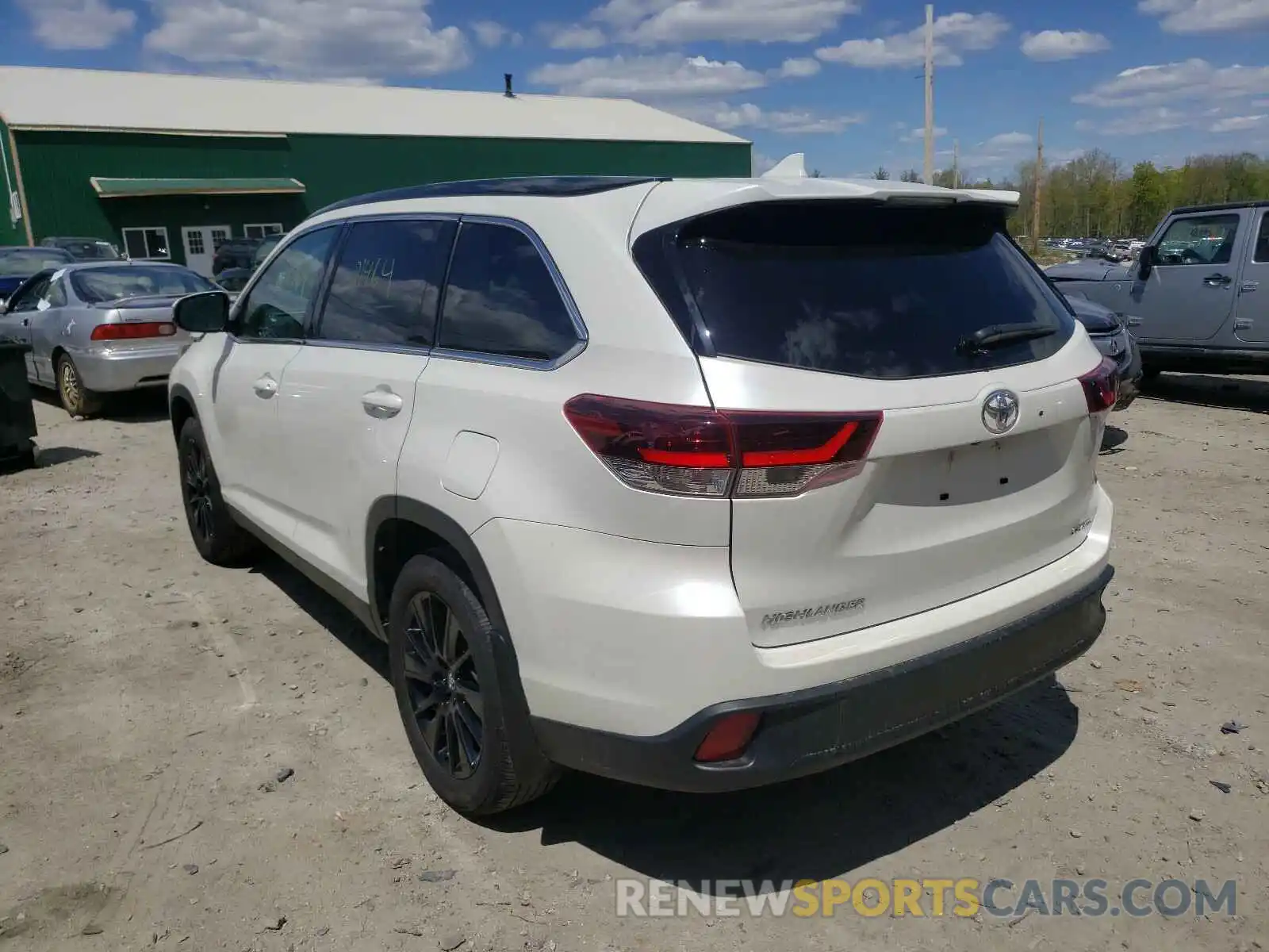 3 Photograph of a damaged car 5TDJZRFH5KS609273 TOYOTA HIGHLANDER 2019