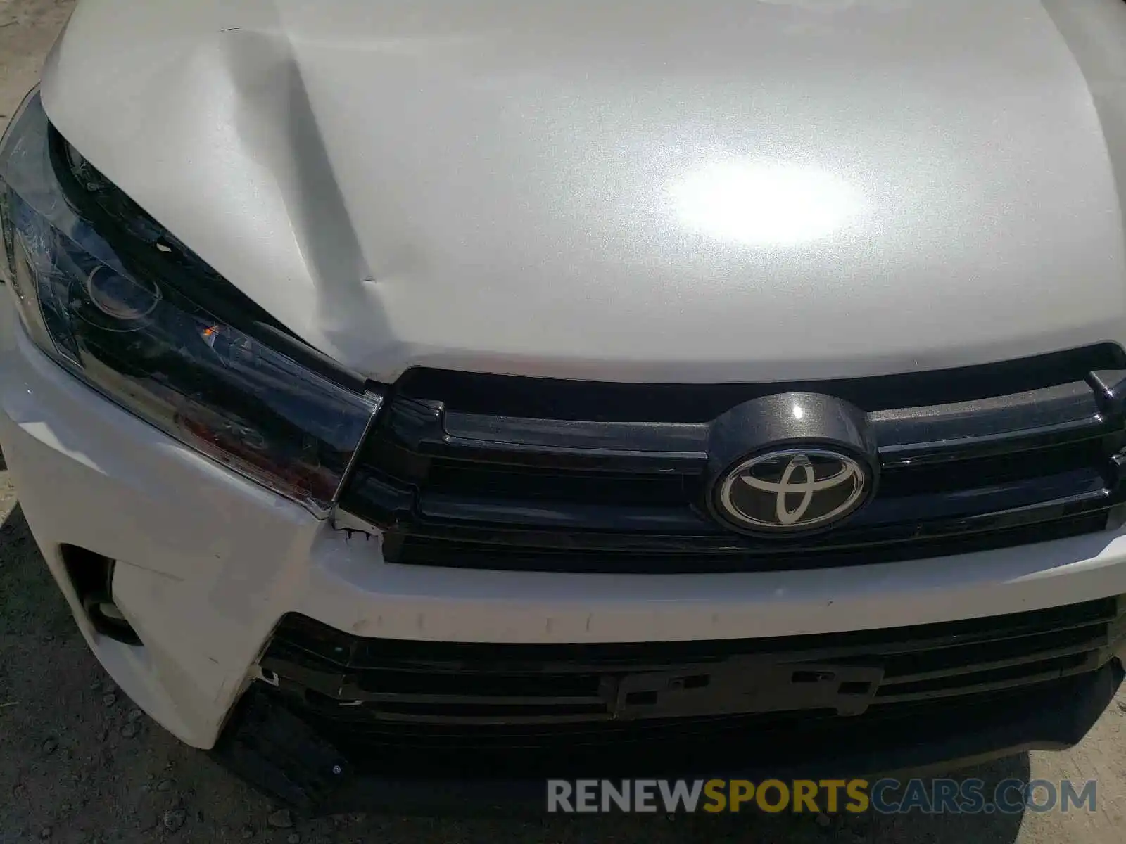 6 Photograph of a damaged car 5TDJZRFH5KS609273 TOYOTA HIGHLANDER 2019