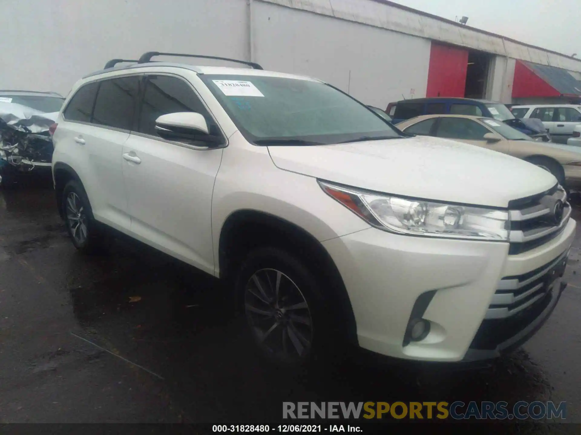 1 Photograph of a damaged car 5TDJZRFH5KS609516 TOYOTA HIGHLANDER 2019