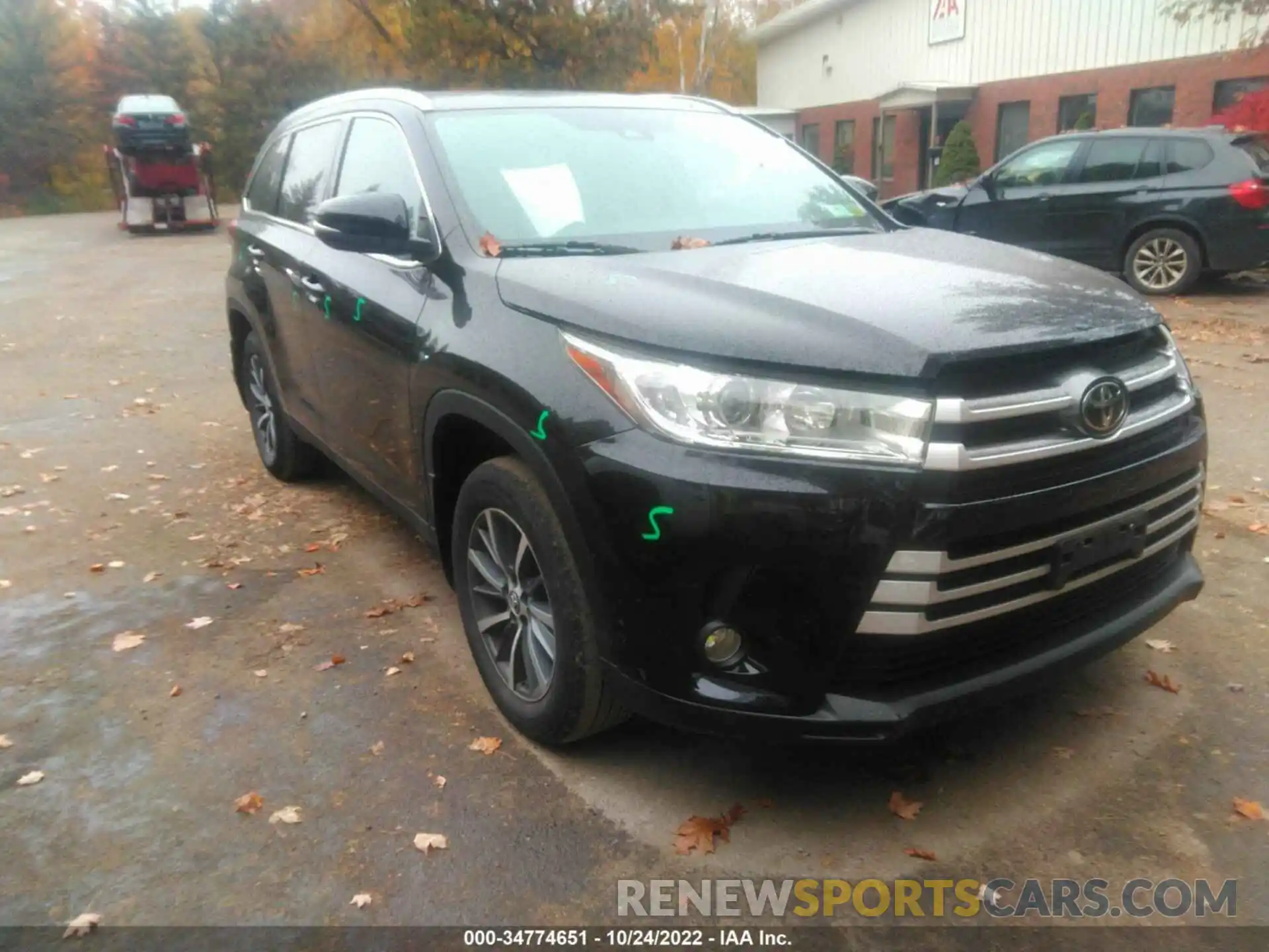 1 Photograph of a damaged car 5TDJZRFH5KS610665 TOYOTA HIGHLANDER 2019