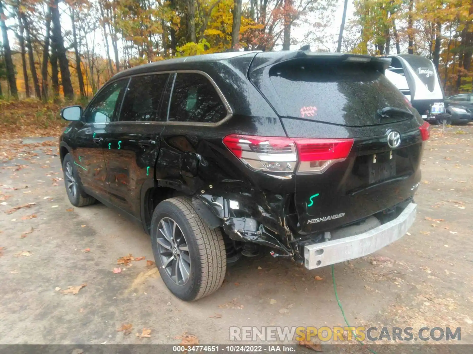 3 Photograph of a damaged car 5TDJZRFH5KS610665 TOYOTA HIGHLANDER 2019