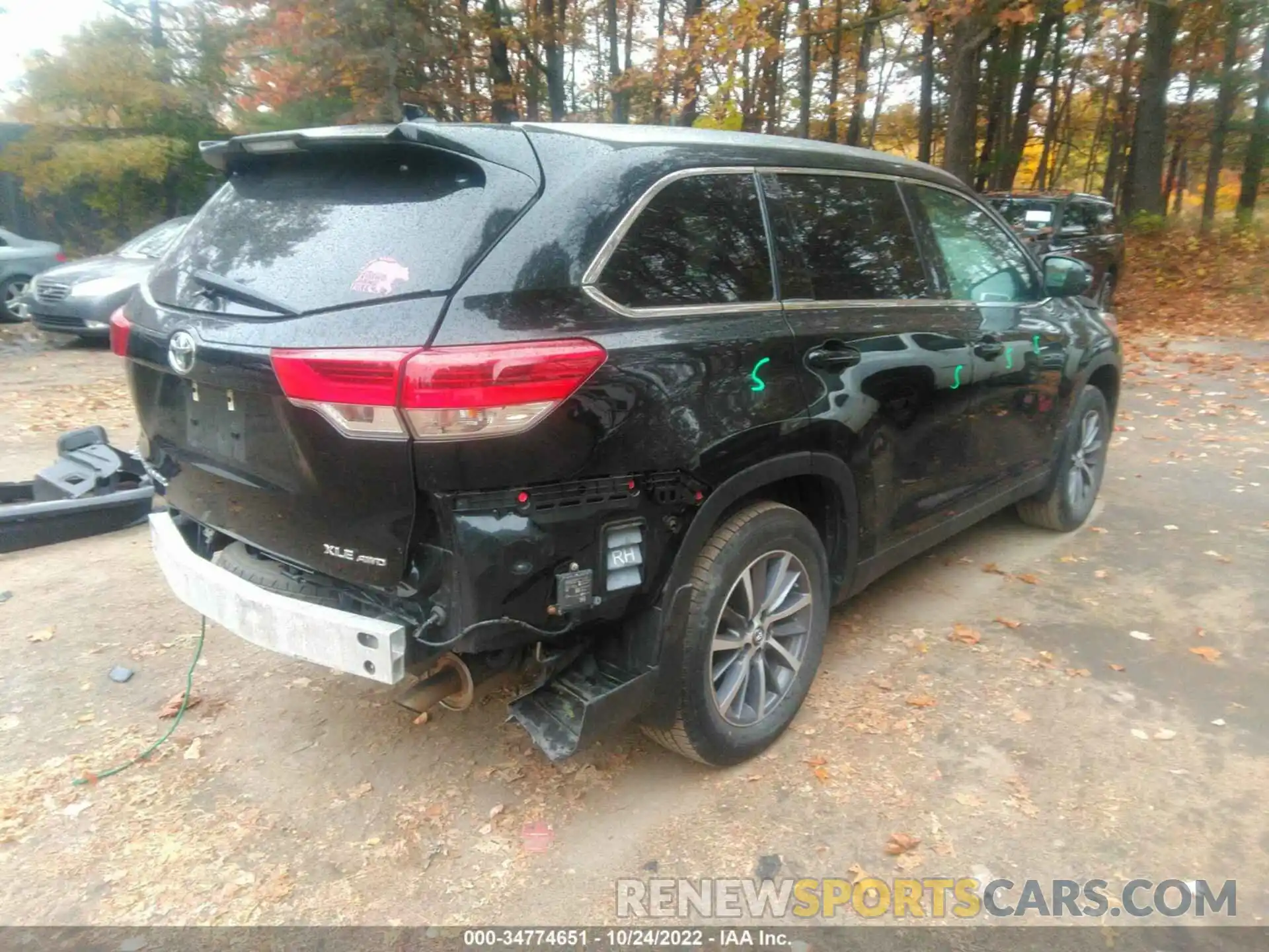 4 Photograph of a damaged car 5TDJZRFH5KS610665 TOYOTA HIGHLANDER 2019