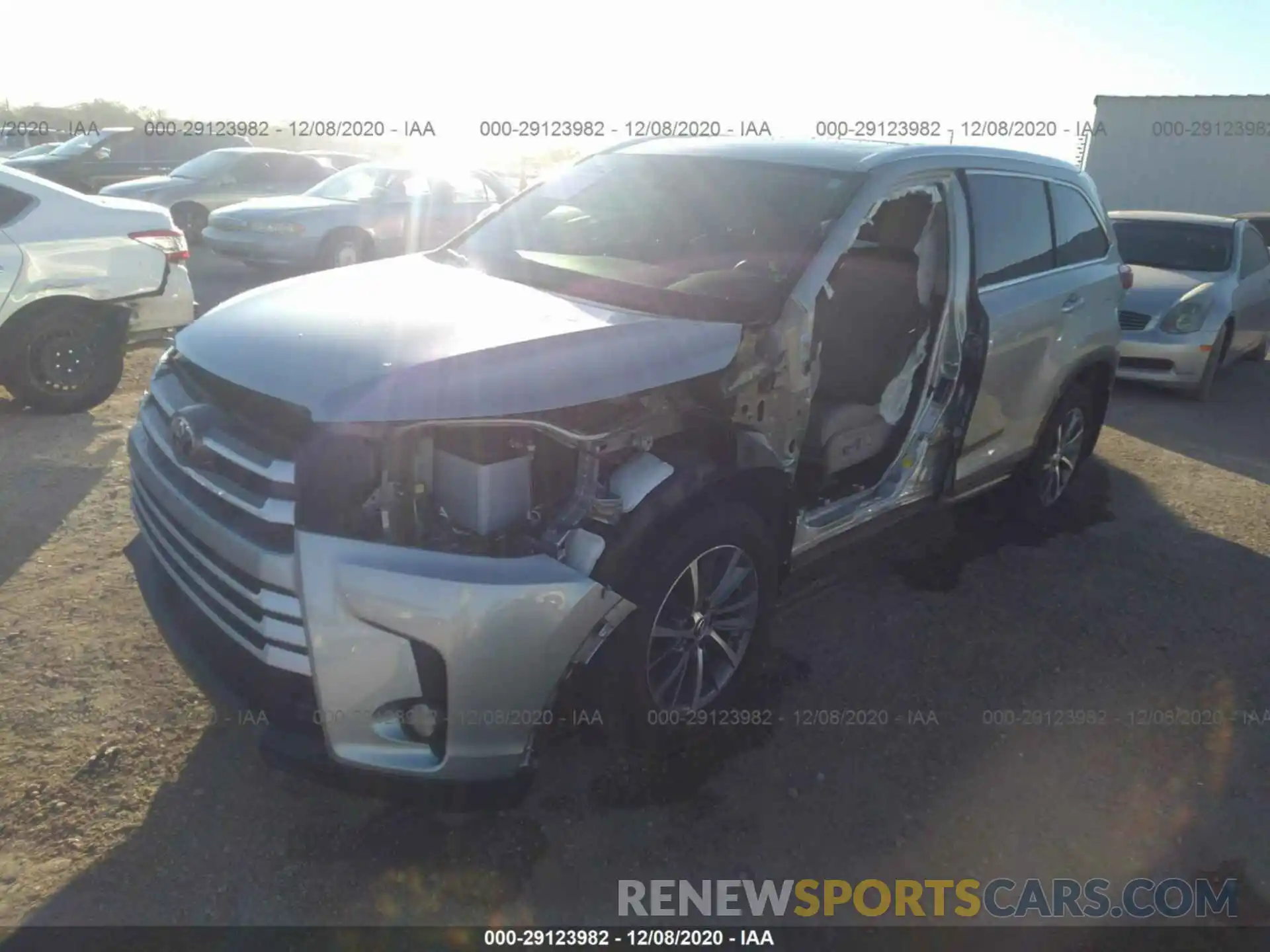 2 Photograph of a damaged car 5TDJZRFH5KS611251 TOYOTA HIGHLANDER 2019