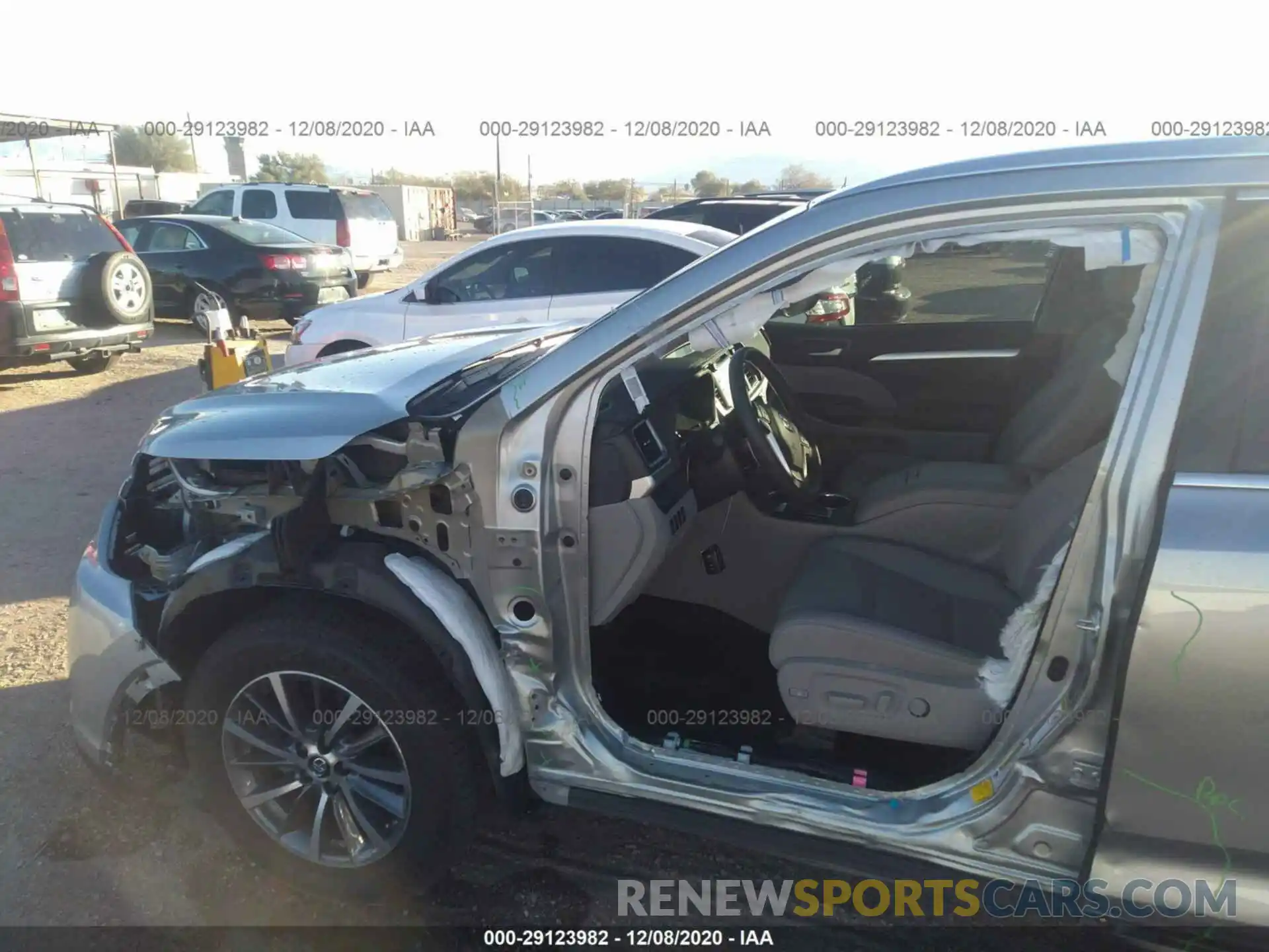 6 Photograph of a damaged car 5TDJZRFH5KS611251 TOYOTA HIGHLANDER 2019