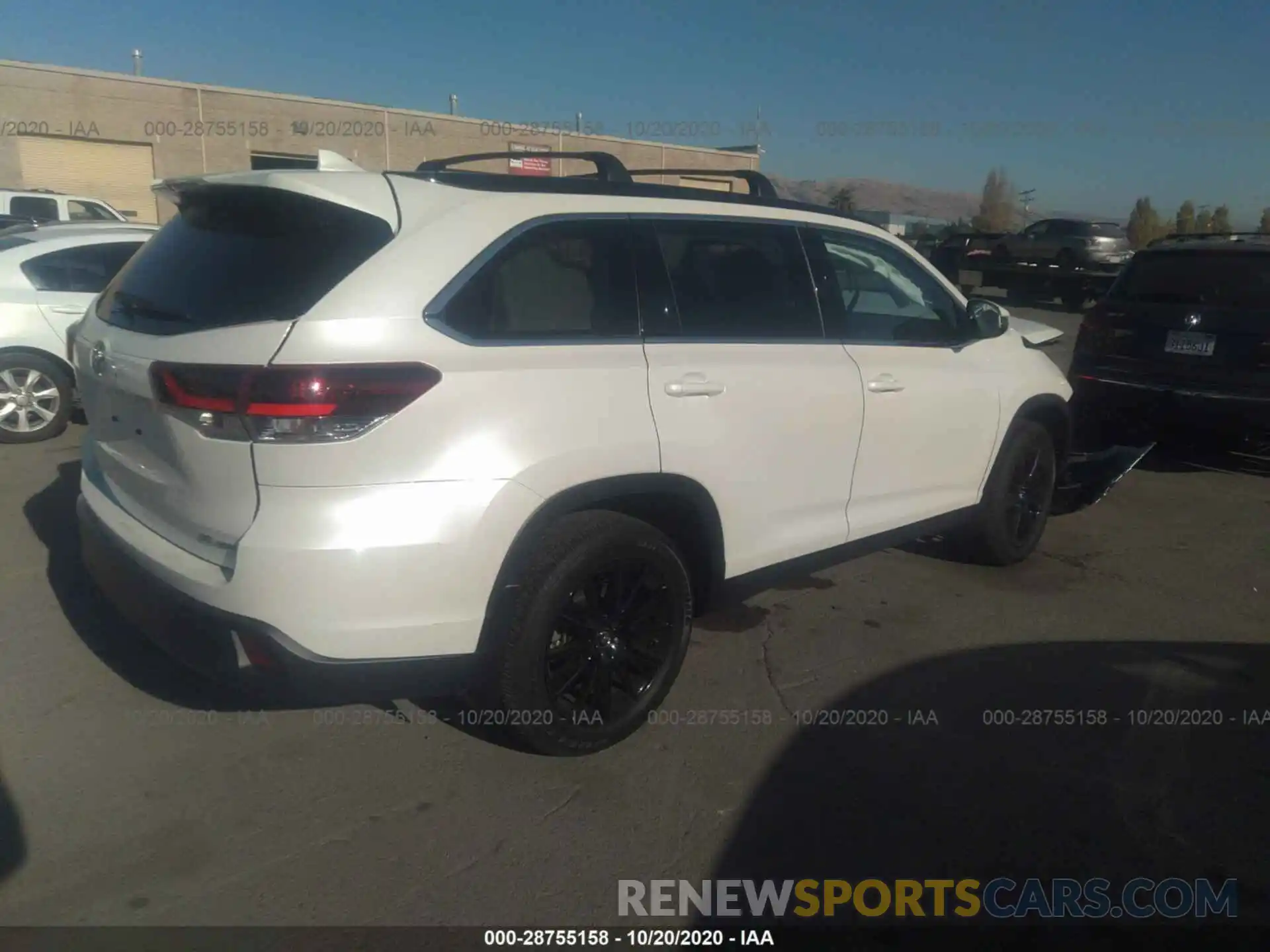 4 Photograph of a damaged car 5TDJZRFH5KS612772 TOYOTA HIGHLANDER 2019