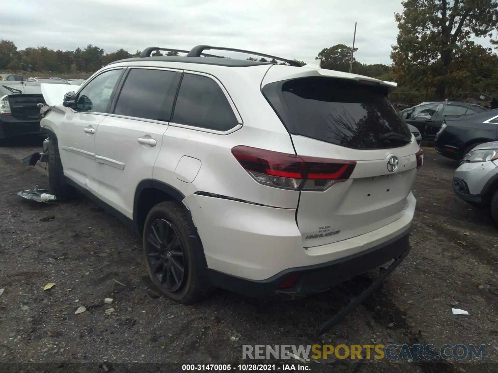 3 Photograph of a damaged car 5TDJZRFH5KS613033 TOYOTA HIGHLANDER 2019