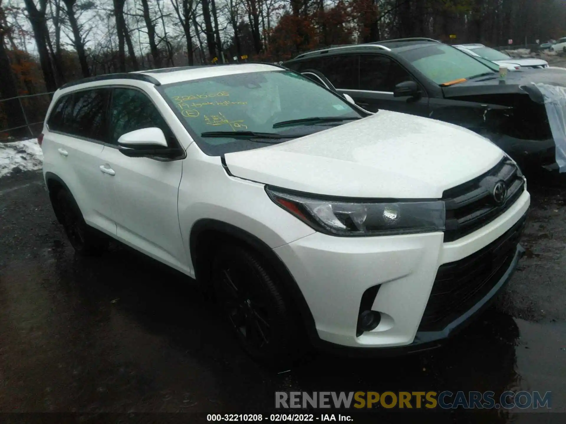 1 Photograph of a damaged car 5TDJZRFH5KS613761 TOYOTA HIGHLANDER 2019