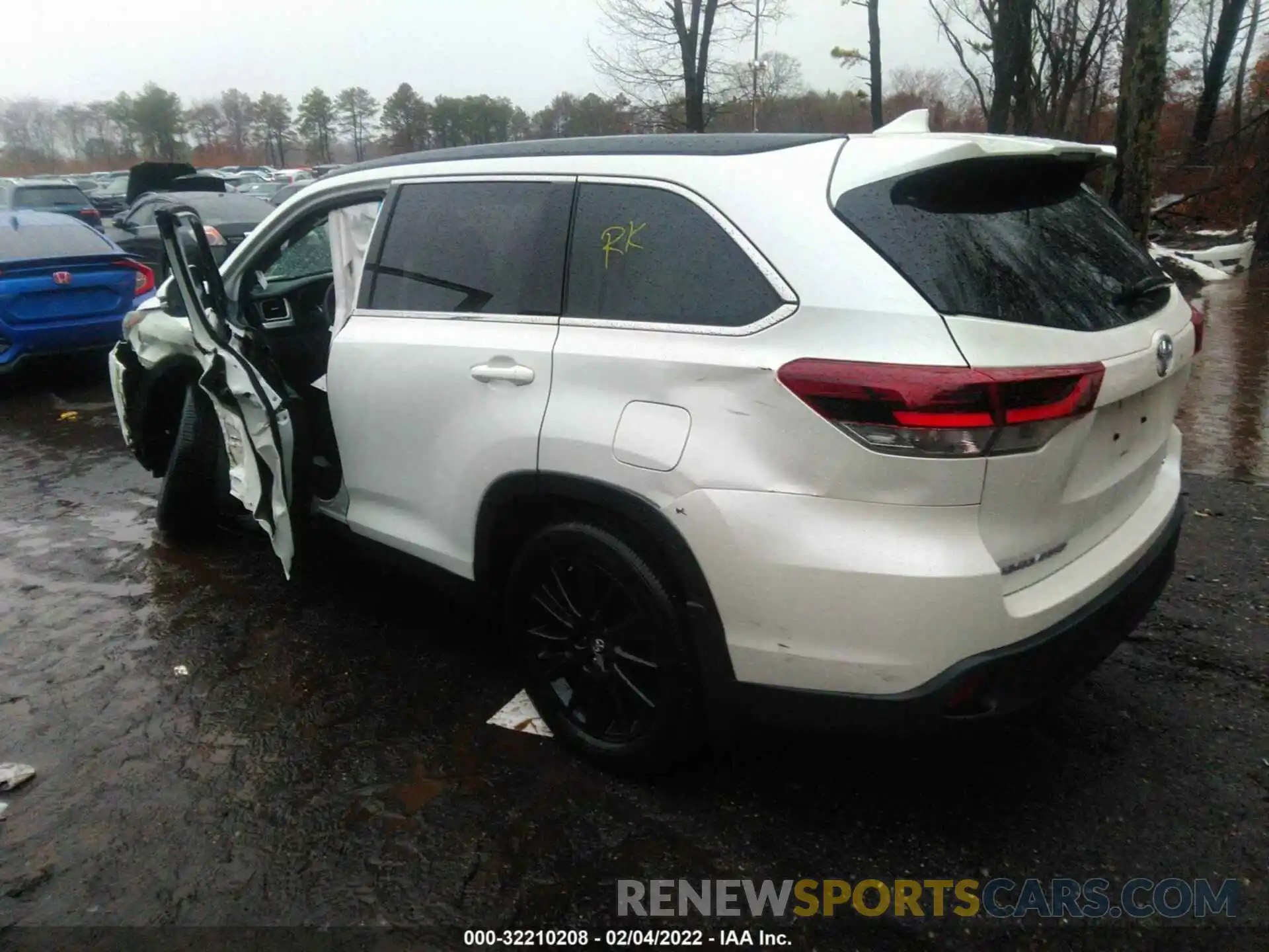 3 Photograph of a damaged car 5TDJZRFH5KS613761 TOYOTA HIGHLANDER 2019