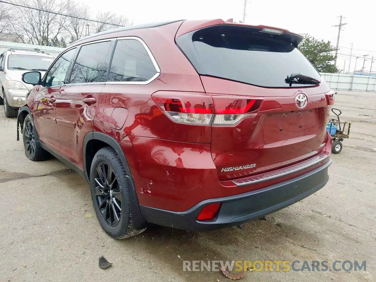 3 Photograph of a damaged car 5TDJZRFH5KS614795 TOYOTA HIGHLANDER 2019