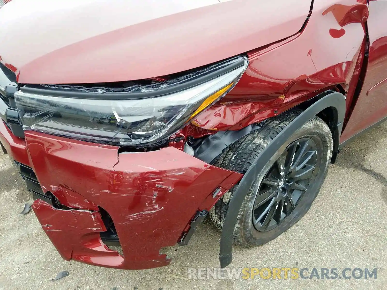 9 Photograph of a damaged car 5TDJZRFH5KS614795 TOYOTA HIGHLANDER 2019