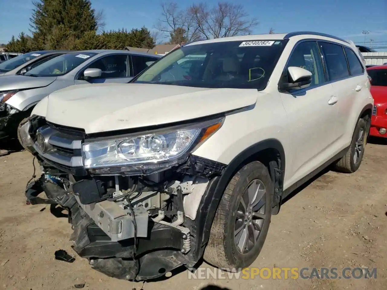 2 Photograph of a damaged car 5TDJZRFH5KS618166 TOYOTA HIGHLANDER 2019